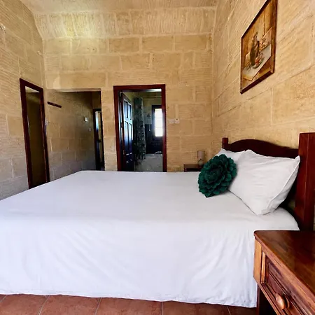 Casa de Férias Ir Razzett Ta Keiran Traditional 4 Bedroom Gozitan With Private Pool, En-suite Bathrooms Bbq In