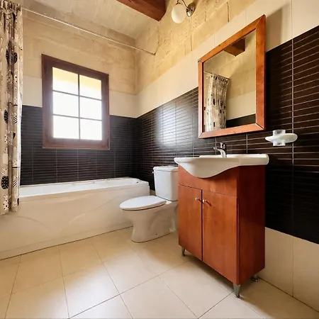 Ir Razzett Ta Keiran Traditional 4 Bedroom Gozitan With Private Pool, En-suite Bathrooms Bbq In Casa de Férias