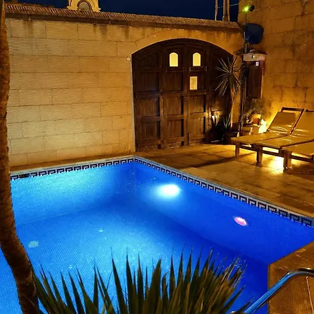 בית נופש Ir Razzett Ta Keiran Traditional 4 Bedroom Gozitan With Private Pool, En-suite Bathrooms Bbq In