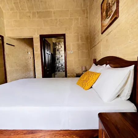 Ir Razzett Ta Keiran Traditional 4 Bedroom Gozitan With Private Pool, En-suite Bathrooms Bbq In בית נופש *