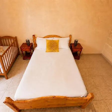 בית נופש Ir Razzett Ta Keiran Traditional 4 Bedroom Gozitan With Private Pool, En-suite Bathrooms Bbq In