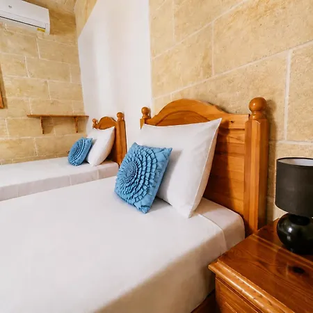 Casa de Férias Ir Razzett Ta Keiran Traditional 4 Bedroom Gozitan With Private Pool, En-suite Bathrooms Bbq In Għarb