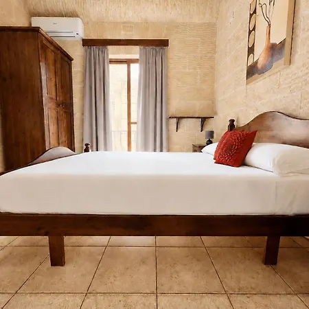 Ir Razzett Ta Keiran Traditional 4 Bedroom Gozitan With Private Pool, En-suite Bathrooms Bbq In * Għarb