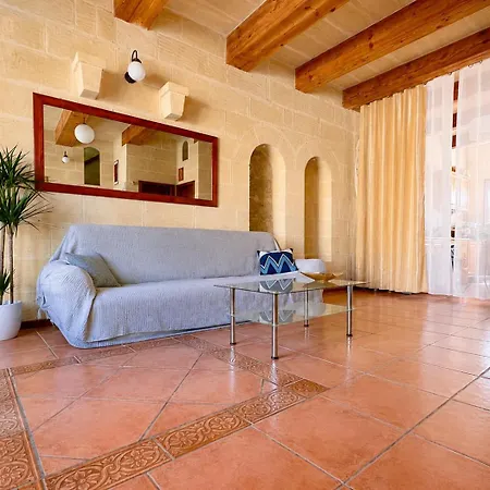 Ir Razzett Ta Keiran Traditional 4 Bedroom Gozitan With Private Pool, En-suite Bathrooms Bbq In Casa de Férias Għarb