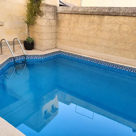 Ir Razzett Ta Keiran Traditional 4 Bedroom Gozitan With Private Pool, En-suite Bathrooms Bbq In Għarb