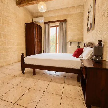Ir Razzett Ta Keiran Traditional 4 Bedroom Gozitan With Private Pool, En-suite Bathrooms Bbq In * Għarb