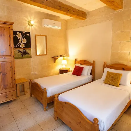 Ir Razzett Ta Keiran Traditional 4 Bedroom Gozitan With Private Pool, En-suite Bathrooms Bbq In