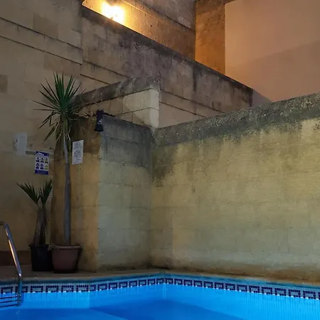 Ir Razzett Ta Keiran Traditional 4 Bedroom Gozitan With Private Pool, En-suite Bathrooms Bbq In בית נופש