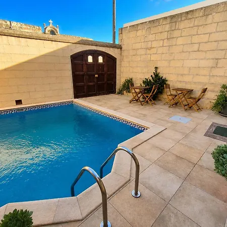 בית נופש Ir Razzett Ta Keiran Traditional 4 Bedroom Gozitan With Private Pool, En-suite Bathrooms Bbq In Għarb