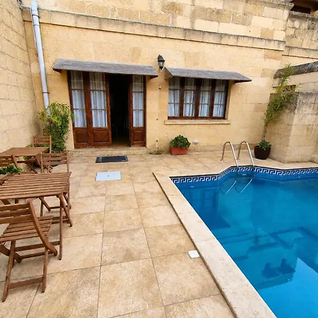 Ir Razzett Ta Keiran Traditional 4 Bedroom Gozitan With Private Pool, En-suite Bathrooms Bbq In Casa de Férias Għarb