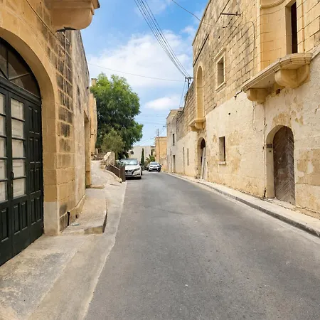 Casa de Férias Ir Razzett Ta Keiran Traditional 4 Bedroom Gozitan With Private Pool, En-suite Bathrooms Bbq In