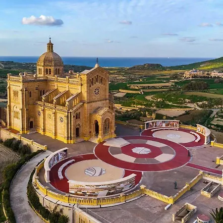 Ir Razzett Ta Keiran Traditional 4 Bedroom Gozitan With Private Pool, En-suite Bathrooms Bbq In * Għarb